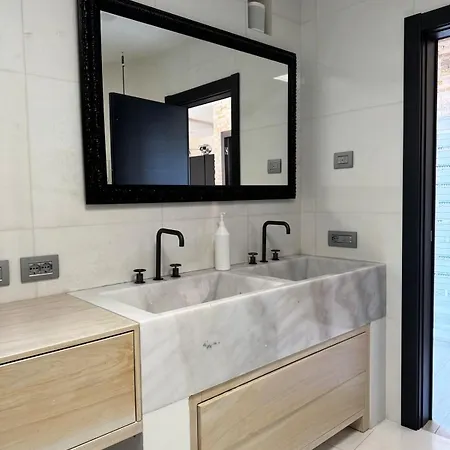 Villalino Tre Palme, Pool, 2 Schlafzimmer, 2 Baeder, Pool, Terrasse, Outdoor Fitness Alassio