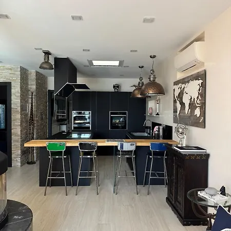 Апартаменты Villalino Tre Palme, Pool, 2 Schlafzimmer, 2 Baeder, Pool, Terrasse, Outdoor Fitness Алассио